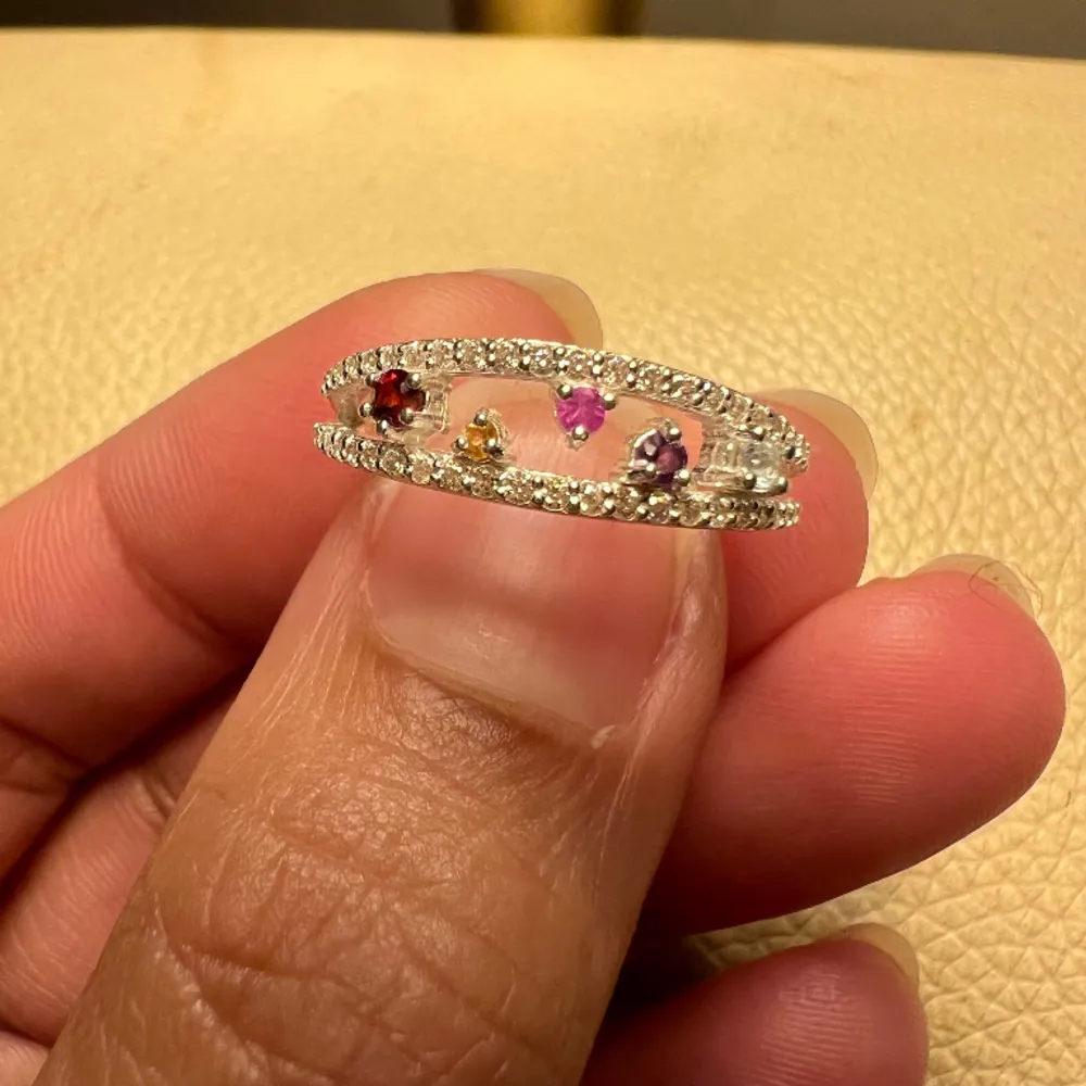 925 Sterling Silver Decorated with Amethyst,Citrine,Pink Topaz,Skyblue Topaz,Garnet and CZ stones. ( 6,7,8 us size available ) 1pcs in every size available. Accessoarer.