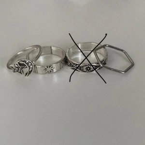 Silverringar  - Jätte fina silverringar med stjärn och måne motiv, inga skador eller liknande 💕(#56)