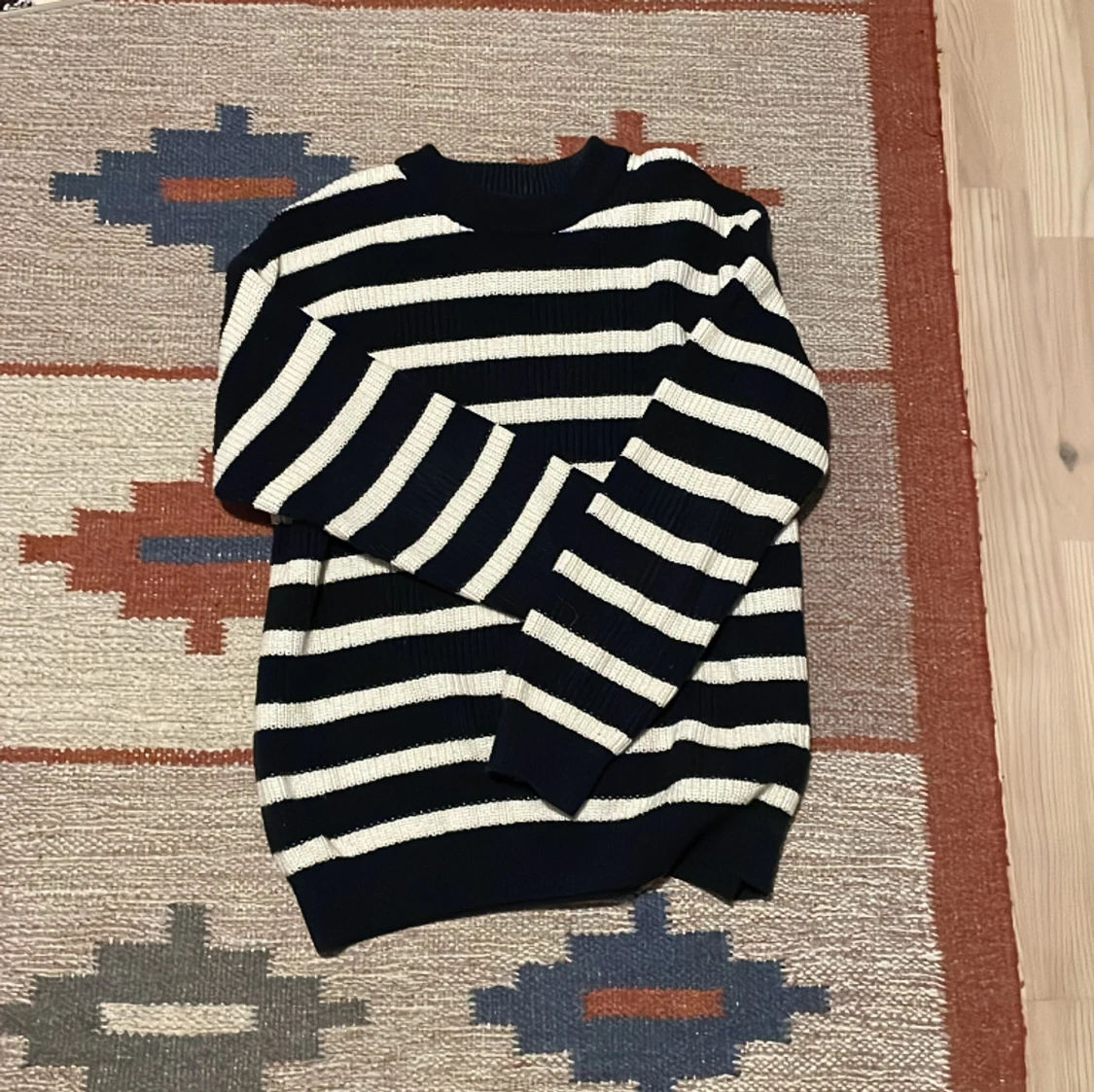 Randig stickad tröja