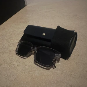 Sol glasögon - 10/10 skick. Använda fåtal gånger.