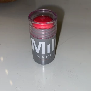 Milk Makeup Blush Stick - Milk Makeup’s blush stick i färgen flip. Säljer då den inte kommer till användning. Nypris 279 kr. Använd några få gånger men bara med borste!💘