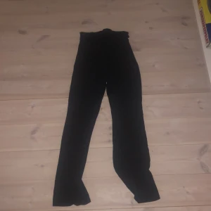 Yoga pants  - Bra skick och fina på!  lågmijade!💕 dom är i storleken 150! Och är från lager 157💕 pris kan diskuteras  vid överenskommelse! Köpere står för frakt💕