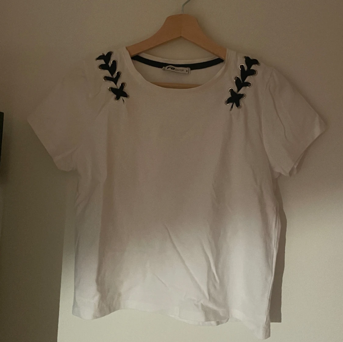 Tröja med snörning