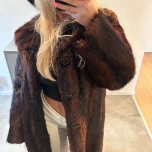 Pälsjacka  - Säljer min äkta pälsjacka köpt vintage. Kommer ej t användning 