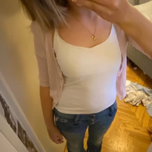 Rosa bolero / kofta  - Supersöt rosa bolero/kofta från HM i strl S💖💖 Köpt från sellpy men är i väldigt gott skick! 