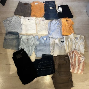 Sommar kläder - Tjena rensar min garderob inför sommaren för att köpa andra plagg. Skriv vad ni är intresserade utav så skickar jag mer bilder privat. Säljer billigt 