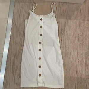 Klänning - Ganska genomskinlig