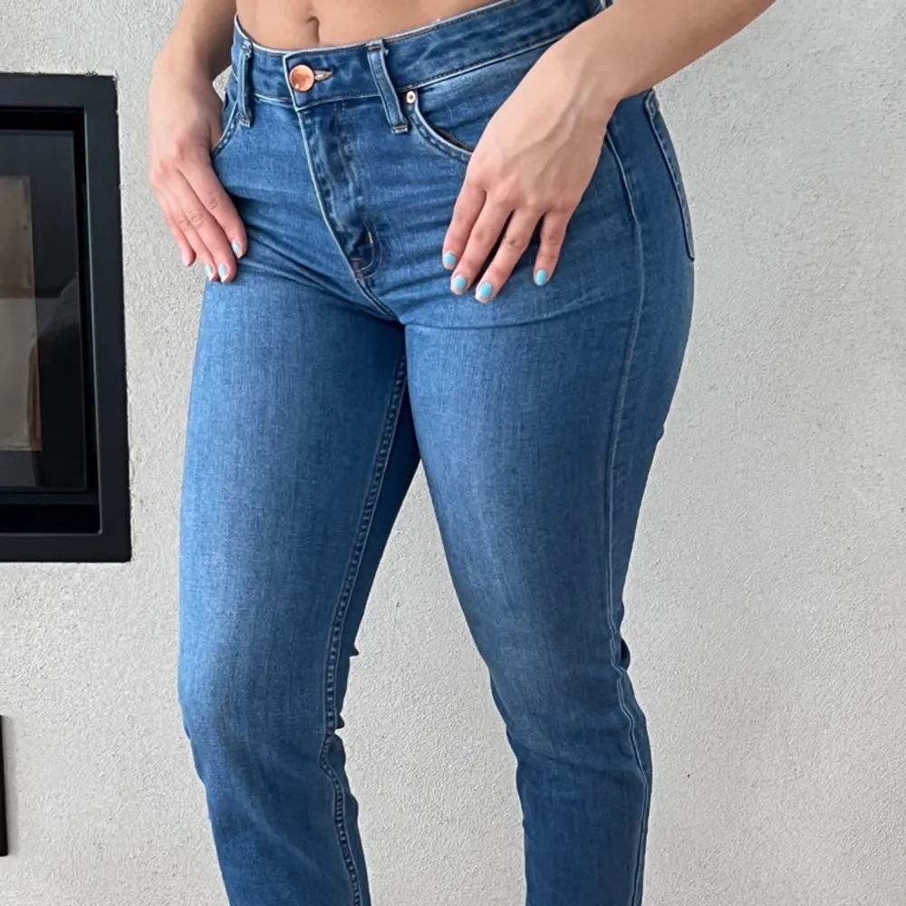 Blåa jeans  Storlek M  Passar längderna 155cm- 165cm . Jeans & Byxor.