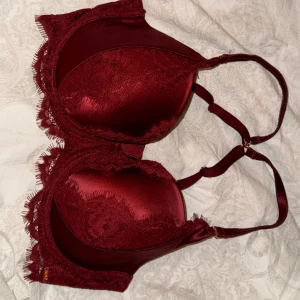 Hunkenmöller bh - Helt ny, oanvänd. Storlek 85D