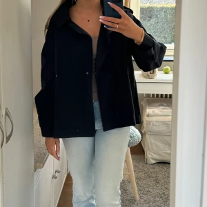 Massimo Dutti Kappa - jätte fin massimo dutti kappa helt oanvänd!!! S men passar allt från xs-m, Nypris: 1600kr