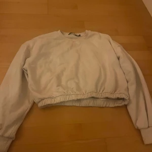 Långärmad tjocktröja - Bra skick, tvättad, använd 2-3 gånger