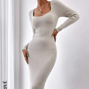 Klänning - Superfin klänning från shein, ribbad beige, storlek XS men stretchig, säljer för 100kr + frakt🫶