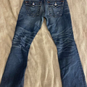 true religion jeans  - Jättesnygga, lågmidjade true religion jeans i Storlek 27.  Nästan helt oanvända.