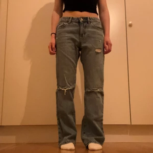 Lowwaist jeans  - Jättesöta lågmidjade bootcut jeans med revir från EDC Esprit. Säljer för att jag har för många jeans. Inköpta för 700 kr, väldigt bra skick och nästan aldrig använda. 
