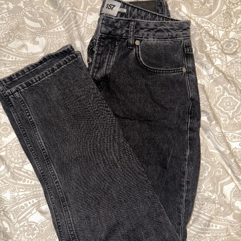 Icon jeansen från lager 157, low waist och raka  Använda 2-4 ggr Som nya. Jeans & Byxor.