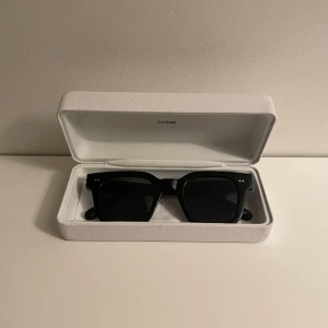 Chimi 04 black - Ett par stiliga helsvarta Chimi 04 som är köpte i höst men använt väldigt lite för dem inte riktigt var min stil