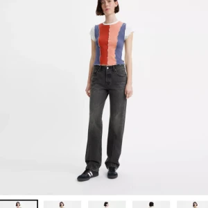 Levis 501 90s - Nästan oanvända Levis jeans, modell 501 90s. Säljer då de inte är min stil längre. Nypris 1249kr.