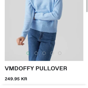 stickad tröja - hej! Säljer nu denna trendiga tröja ifrån vero moda💕 säljs då den inte kommer till andvändning, andvänd men i väldigt bra skick💕
