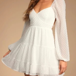 Studentklänning  - Studentklänning från Lulus 💕 Helt oanvänd, lappen sitter på! Mellan XS och S 