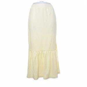 Långkjol - Säljer denna jättesöta långkjolen från Cubus. Den är i storlek S och är 93cm lång. Midjemått är 34 cm men den är stretchig. Skriv om ni har funderingar. (Pris kan diskuteras)❤️