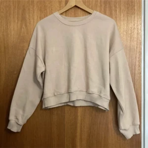 Tröja  - Tjockare tröja från lager 157. Använd fåtal gånger, nyskick. Säljer två likadana, hör av dig vid frågor eller intresse💗💗