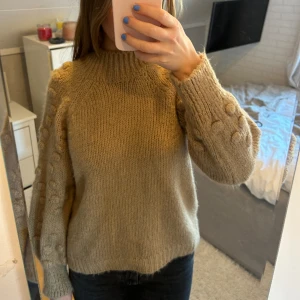 Tröja  - Stickad tröja, aldrig använd