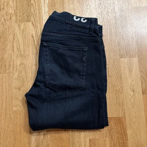 Dondup jeans  - Säljer nu dessa sjukt snygga Dondup jeans | ny pris 3499 kr | mitt pris 1399 kr | skick 9/10 | Hör av dig vid lilla minsta fundering 💯😁