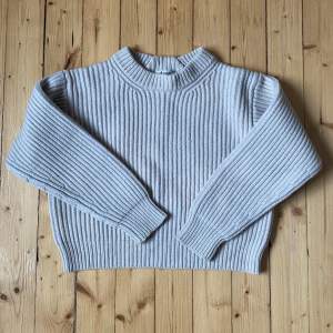 Beautiful knitted piece from Acne Studios. Crème white color. Comes in a slightly cropped, relaxed fit. Very soft. Fits relaxed and boxy. 100% wool. Tagged XS, fits true to size.