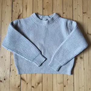 Beautiful knitted piece from Acne Studios. Crème white color. Comes in a slightly cropped, relaxed fit. Very soft. Fits relaxed and boxy. 100% wool. Tagged XS, fits true to size.