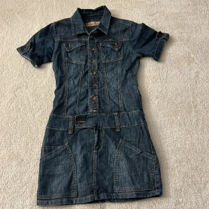 Jeans klänning  - Cool jeansklänning som tyvärr inte passar mig💕