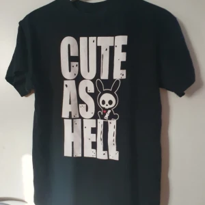 Emo tröja - Laddar upp igen för gratis frakt 💞