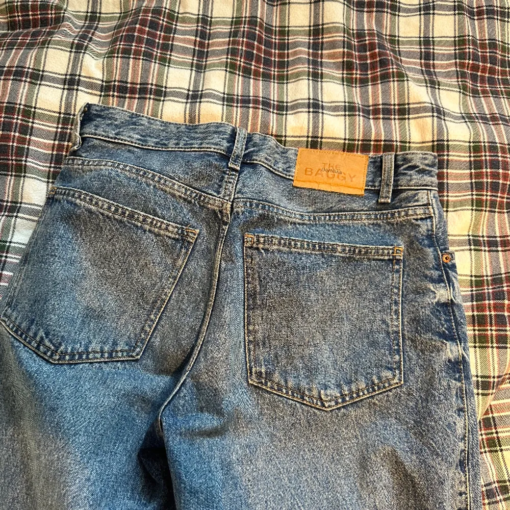 Super snygga sitter baggy men används inte längre då de inte är min stil🙏inga defekter som nyskick. Jeans & Byxor.