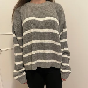 Stickad tröja från zara - Stickad tröja från zara, bra skick använd få gånger 