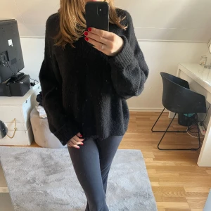 Stickad tröja - Super fin stickad tröja från bikbok. Endast använd ett fåtal gånger❤️