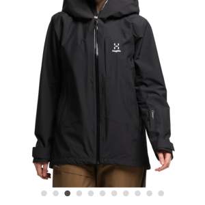 Skidjacka från Haglöfs.  Storlek M Women's Lumi Jacket. Nyskick!!  Nypris 3 495kr. Säljer för 1500kr  Köparen står för frakt☺️
