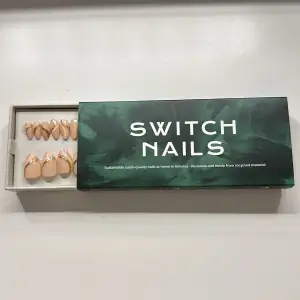 Switch nails, lösnaglar utan verktyg och klisterlappar. Använda en gång, säljer för det inte är min stil🥰 Mocha Golden Swirl 💫