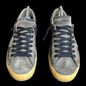 Philippe modell  - Tja, säljer nu dessa jätte snygga Philippe modell skor i fint skick! Skorna är sparsamt andvända!   Skriv vid eventuella frågor 