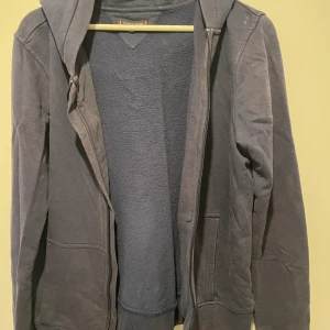 Tommy Hifliger zip up hoodie - Zip up från Tommy Hilfiget, storlek 176 cm, passar S & M, i mycket bra skick,  skriv för mer information