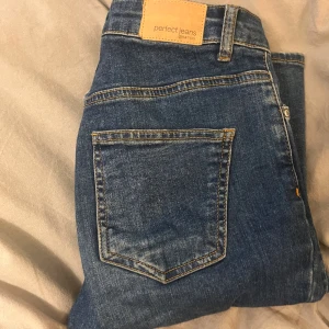 Jeans  - Jättefina midwaisted jeans från Gina Tricot köpta för ca 400kr
