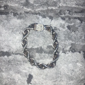 Cordell armband silver - Äkta silver cordell armband med diamant kystlås 0,01ct vvs köpt från riktig smyckes butik för 4500kr 10mm bred 21,5cm lång väger 70g