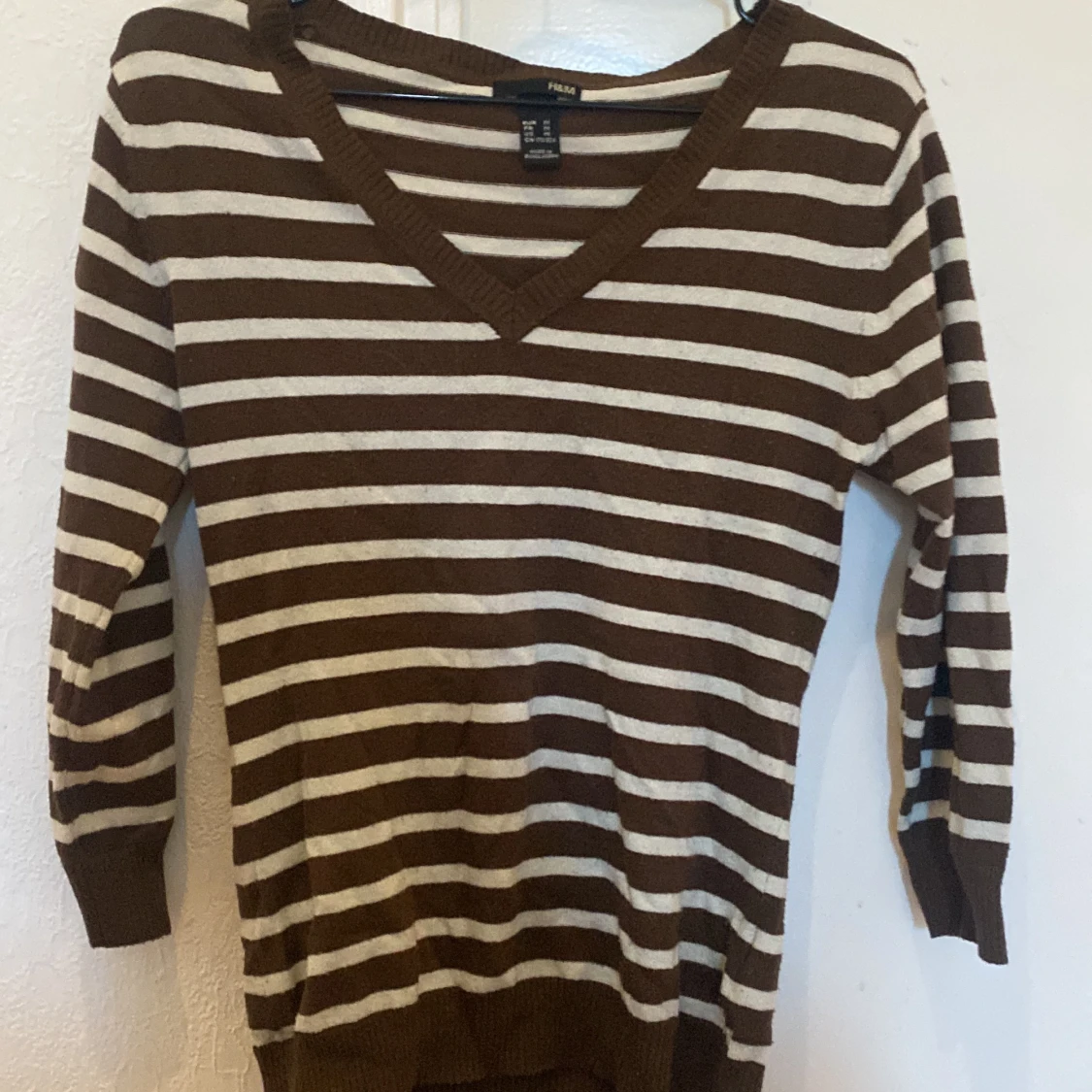 Brun randig tröja
