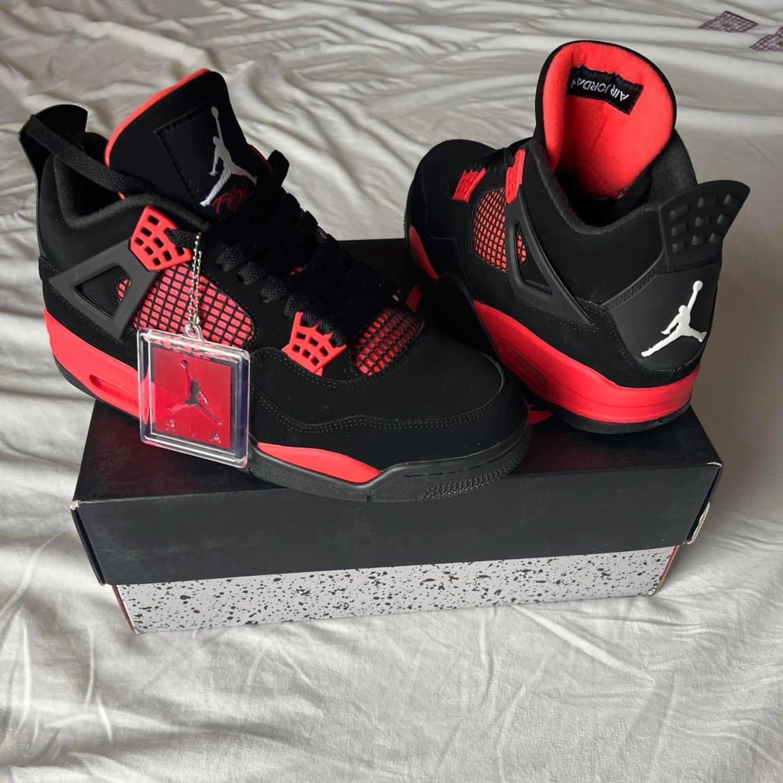 Jordan 4 red thunder - 90