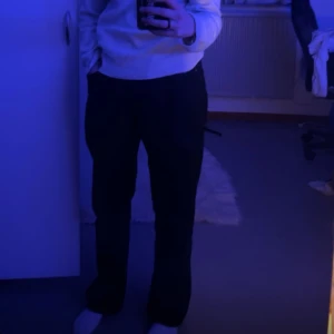 Levi’s Jeans 501® Original Svart  - Ett par 501® Original Svart Jeans  Storlek W32 L30  Köpta på Carlings för 1099kr Tyvärr är dom för stora i midjan för mig och därför bara använda en gång så därför säljes dom vidare i väldigt gott (ny) skick.  Priset är inte hugget i sten🤗