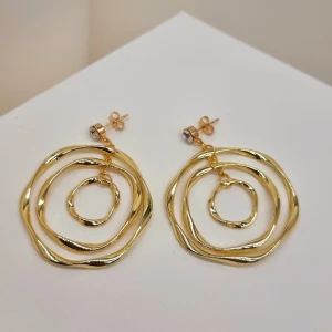 Handgjorda örhängen  - Handgjorda örhängen●Följ :@ekjewelryofficial🤲 ● 💎Material- 100% rostfritt stål och legerat stål●Örhängeskrokar -rostfritt stål. Nickel fri. Längd -5,5cm. Vattentåliga, ändrar inte färgen! Köp för 1st-70kr eller 130kr/paret