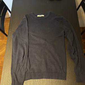 Stickad tröja   - Finstickad tröja från kappahl  Storlek M