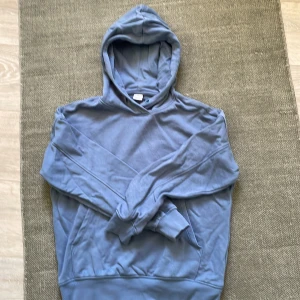 Blå Lindex Huvtröja - Bra, lite sliten men inga hål, fläckar eller liknande