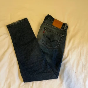 Levis 511 jeans 32/32 - Supersnygga och varsamt använda  Storlek 32/32 Nypris 1100kr Köp för 349kr