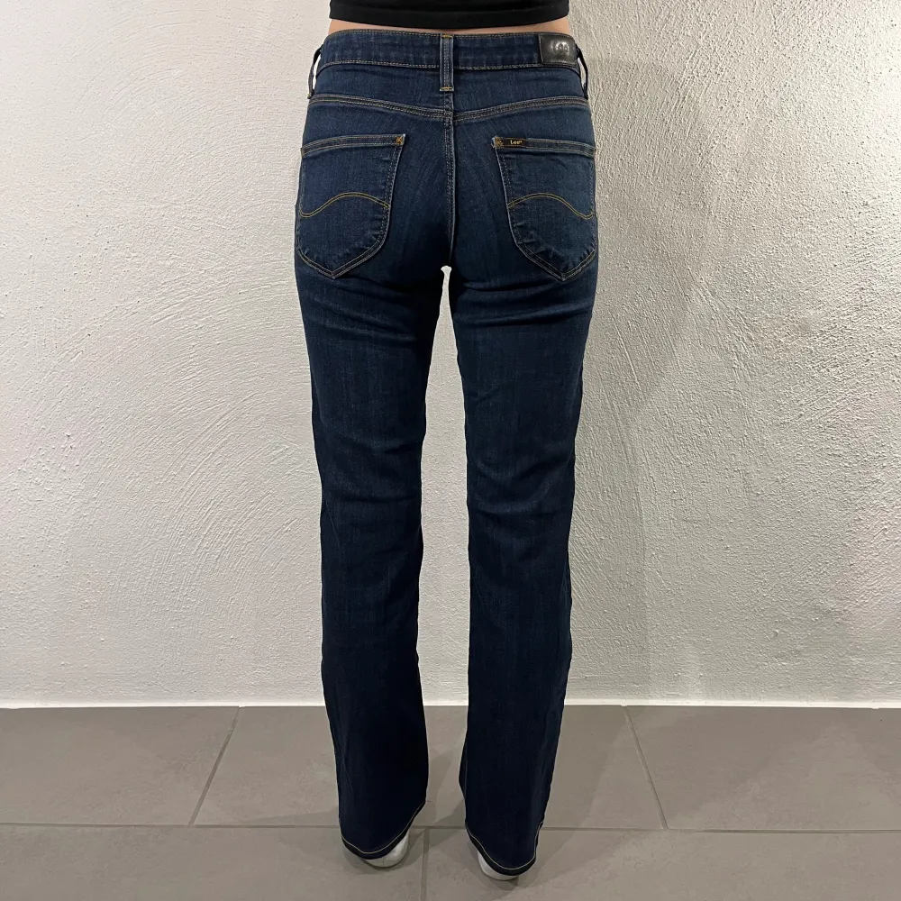 Vi är ett UF-företag som älskar och säljer jeans!💙 Köparen står för frakt!💙. Jeans & Byxor.