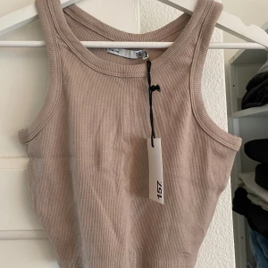 Croppad topp - Aldrig använd med prislapp kvar från lager 157 Storlek s 