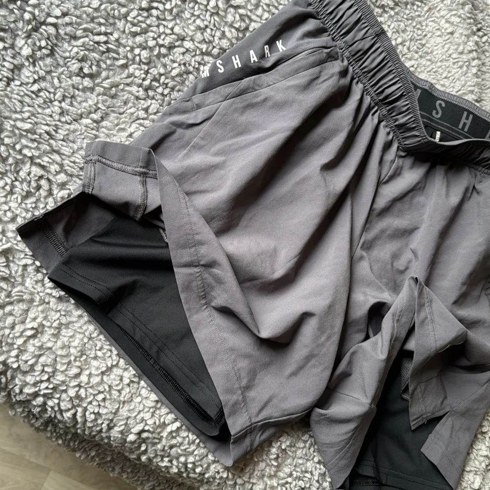 Super sköna gymshark shorts med cykelbyxor i. Köparen står för frakten 🎀. Shorts.